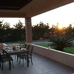 Villa - Family Comfort With Large Garden, Jacuzzi