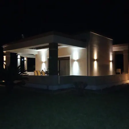 Villa - Family Comfort With Large Garden, Jacuzzi Kos By