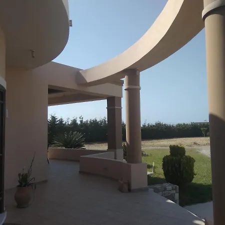 Villa - Family Comfort With Large Garden, Jacuzzi