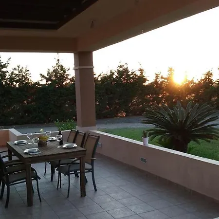 فيلة - Family Comfort With Large Garden, Jacuzzi