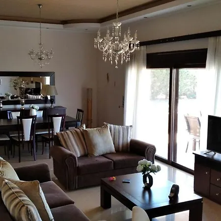 - Family Comfort With Large Garden, Jacuzzi * بلدة كوس