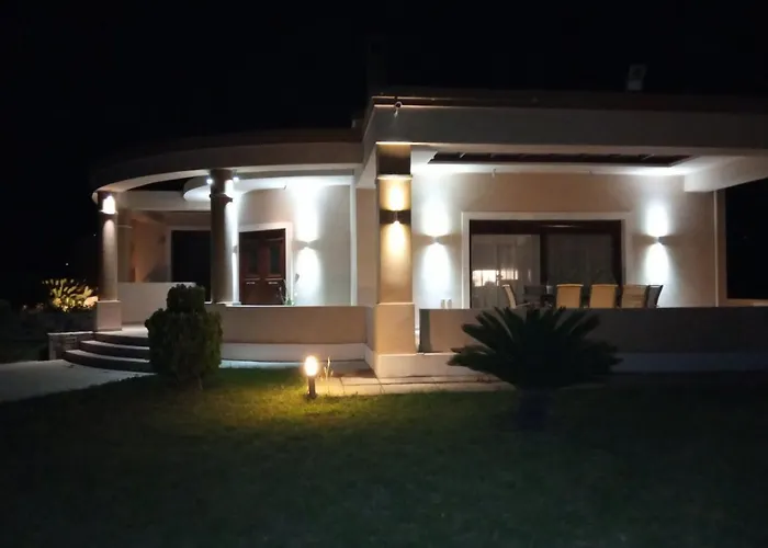 - Family Comfort With Large Garden, Jacuzzi Villa Kos By