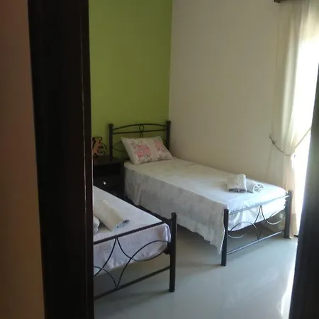 Вилла - Family Comfort With Large Garden, Jacuzzi *