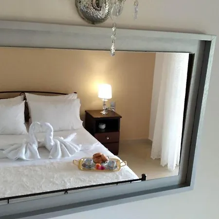 - Family Comfort With Large Garden, Jacuzzi Villa *