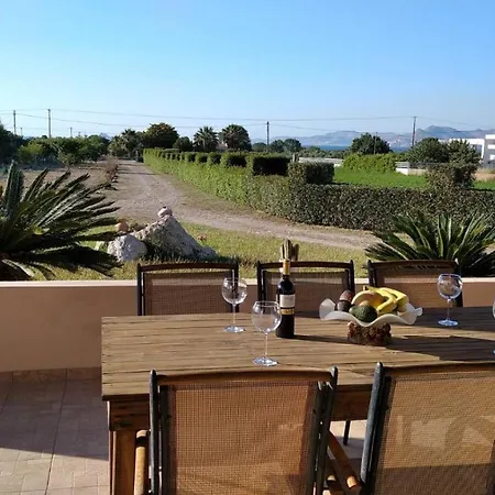 - Family Comfort With Large Garden, Jacuzzi *