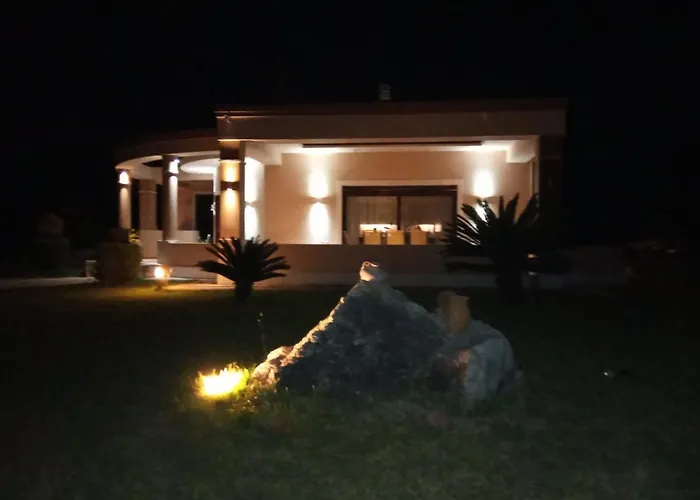 - Family Comfort With Large Garden, Jacuzzi Cos