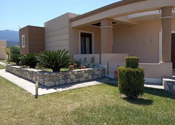 - Family Comfort With Large Garden, Jacuzzi Villa Cos