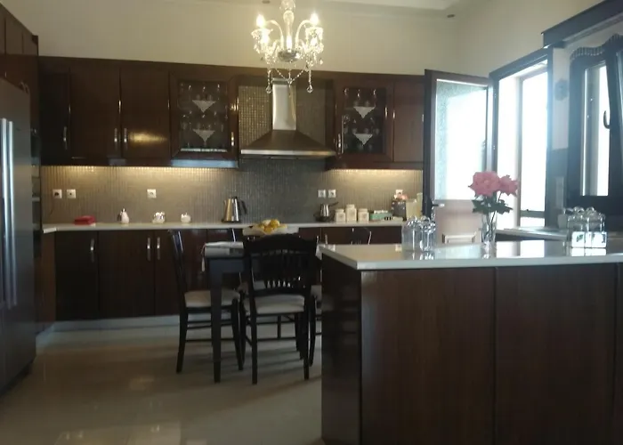 - Family Comfort With Large Garden, Jacuzzi