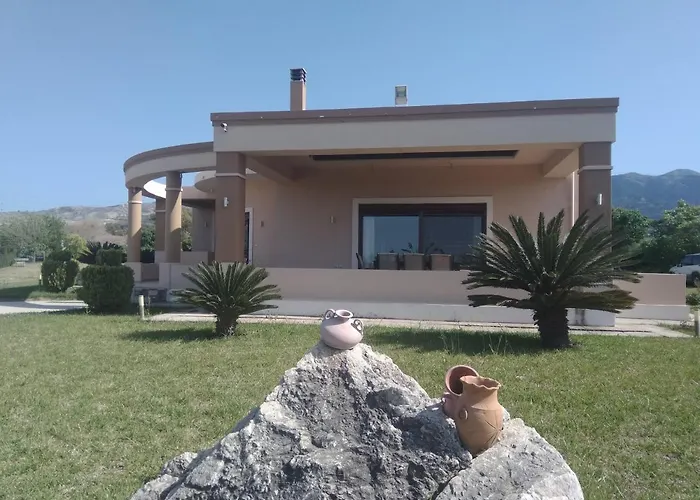 - Family Comfort With Large Garden, Jacuzzi וילה