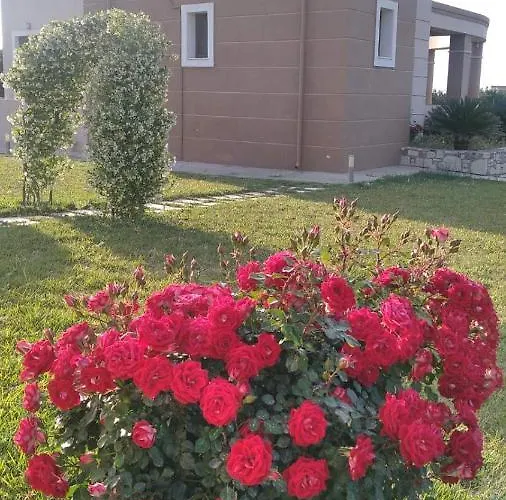 - Family Comfort With Large Garden, Jacuzzi Villa