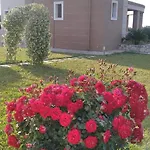 - Family Comfort With Large Garden, Jacuzzi فيلة