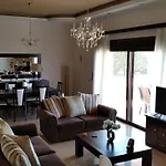 - Family Comfort With Large Garden, Jacuzzi * بلدة كوس