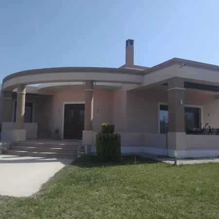 - Family Comfort With Large Garden, Jacuzzi Kos