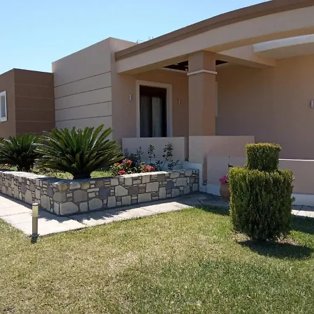 - Family Comfort With Large Garden, Jacuzzi Villa Kos