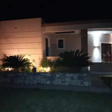 - Family Comfort With Large Garden, Jacuzzi فيلة بلدة كوس