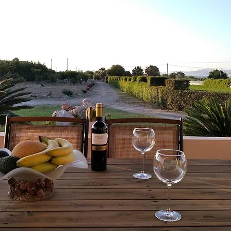 - Family Comfort With Large Garden, Jacuzzi فيلة