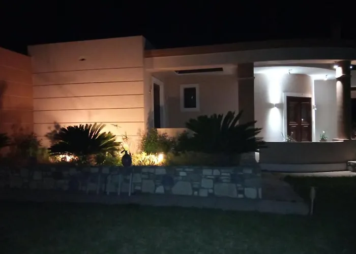 - Family Comfort With Large Garden, Jacuzzi וילה העיירה קוס
