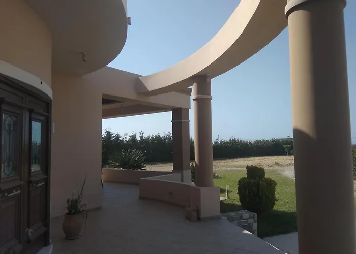 וילה - Family Comfort With Large Garden, Jacuzzi